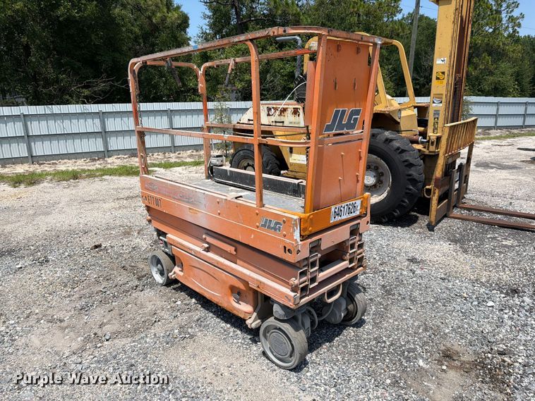 image for item YA4567 2007 JLG 1930ES scissor lift
