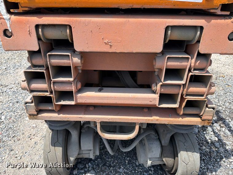 image for item YA4567 2007 JLG 1930ES scissor lift