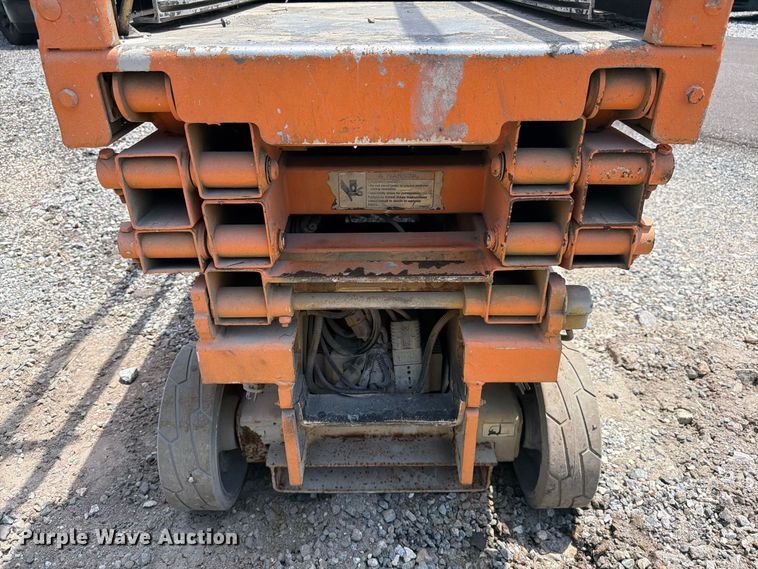 image for item YA4567 2007 JLG 1930ES scissor lift