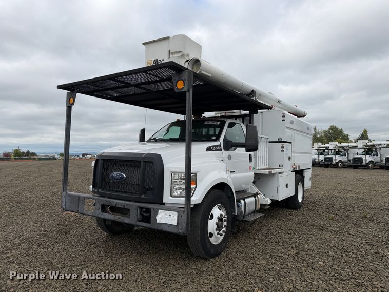 image for item YA4619 2016 Ford F750 Super Duty forestry bucket truck