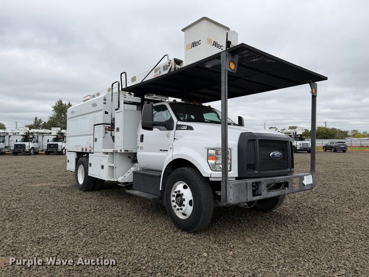 image for item YA4619 2016 Ford F750 Super Duty forestry bucket truck