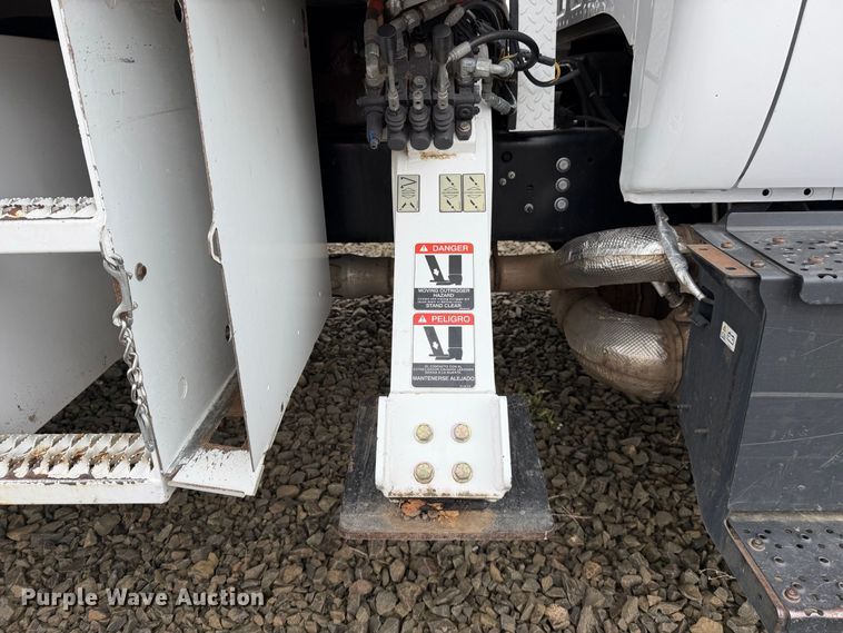 image for item YA4619 2016 Ford F750 Super Duty forestry bucket truck