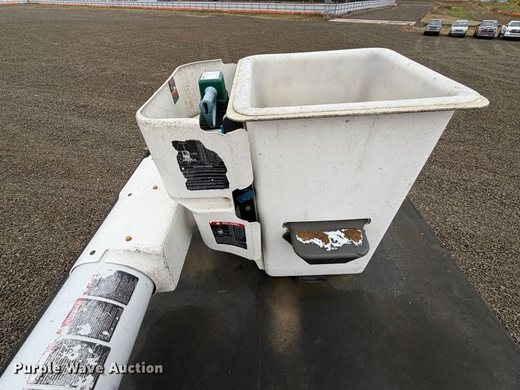 image for item YA4619 2016 Ford F750 Super Duty forestry bucket truck