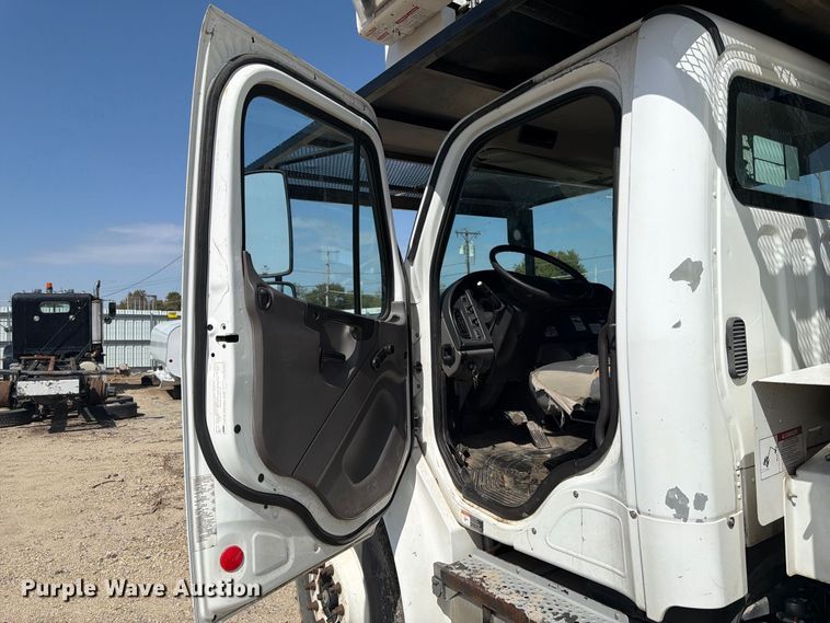 image for item YA4629 2016 Freightliner Business Class M2 forestry bucket truck