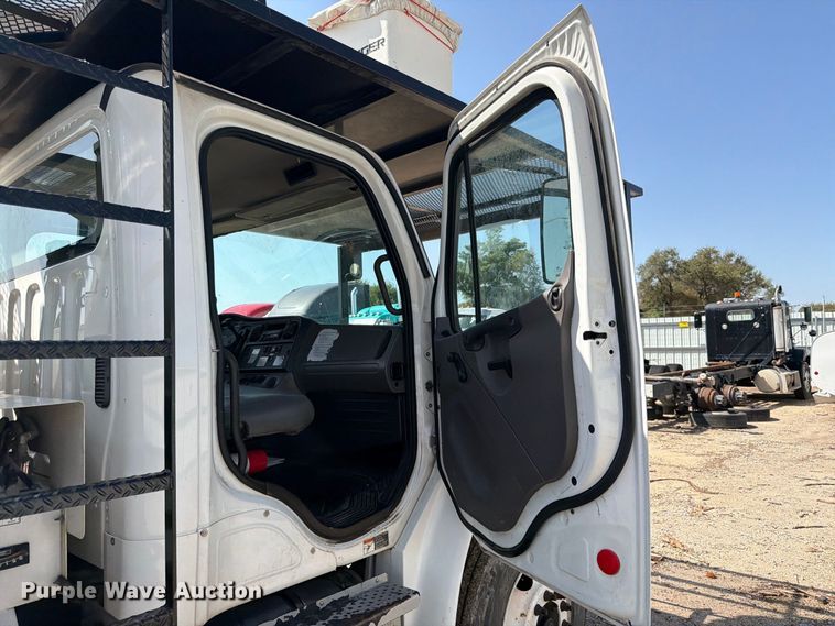 image for item YA4629 2016 Freightliner Business Class M2 forestry bucket truck