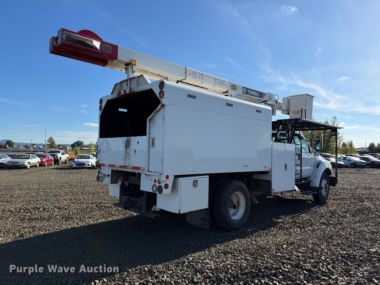 image for item YA4630 2015 Ford F750 Super Duty forestry bucket truck