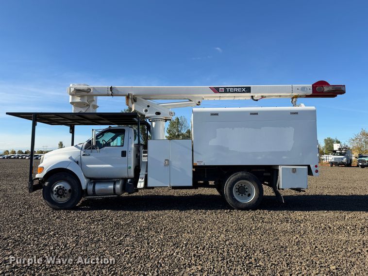 image for item YA4630 2015 Ford F750 Super Duty forestry bucket truck
