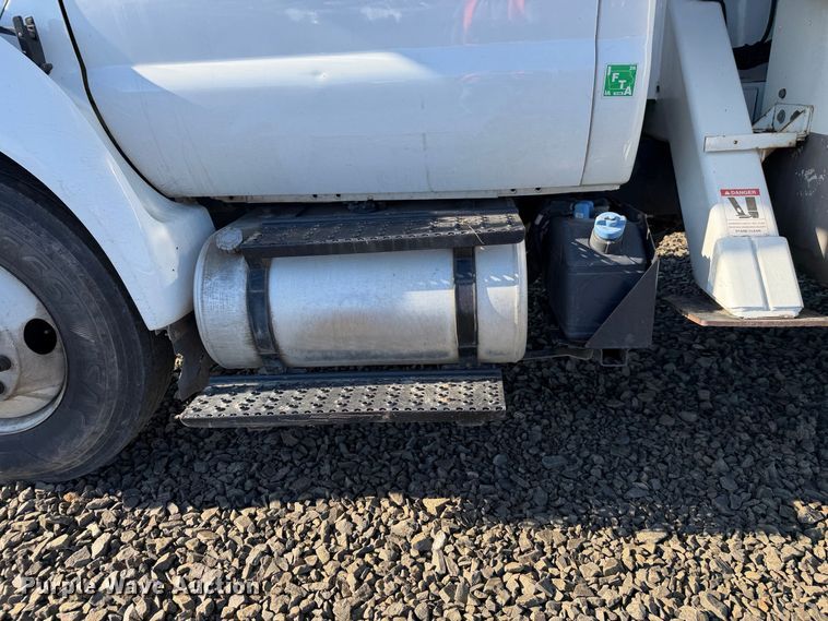image for item YA4630 2015 Ford F750 Super Duty forestry bucket truck