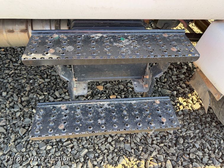 image for item YA4630 2015 Ford F750 Super Duty forestry bucket truck