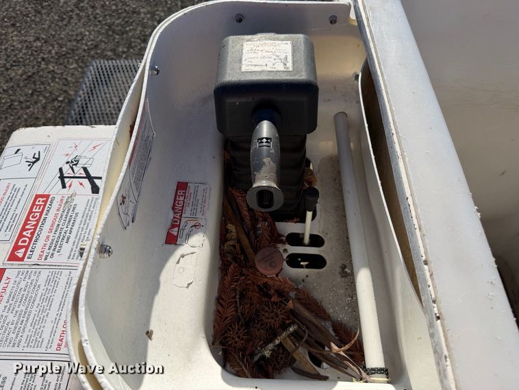 image for item YA4630 2015 Ford F750 Super Duty forestry bucket truck