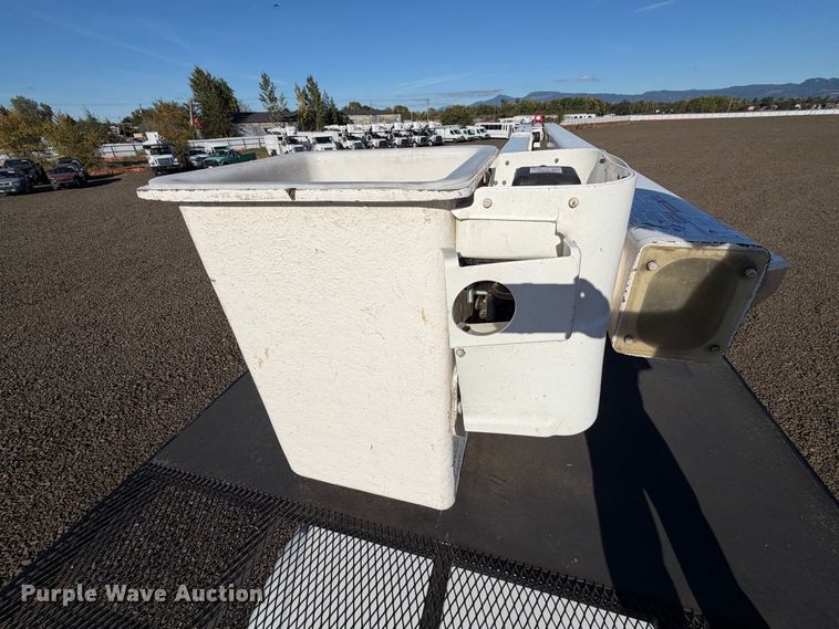 image for item YA4630 2015 Ford F750 Super Duty forestry bucket truck