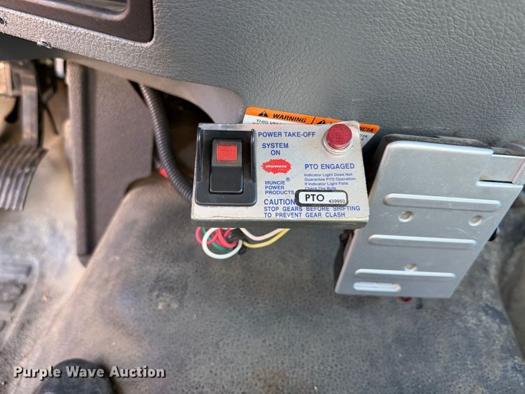 image for item YA4630 2015 Ford F750 Super Duty forestry bucket truck