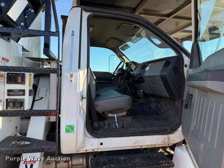 image for item YA4630 2015 Ford F750 Super Duty forestry bucket truck