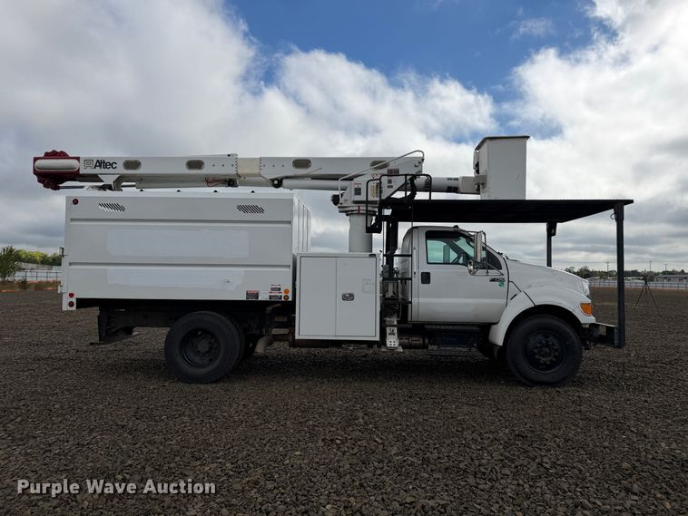 image for item YA4682 2015 Ford F750 Super Duty forestry bucket truck