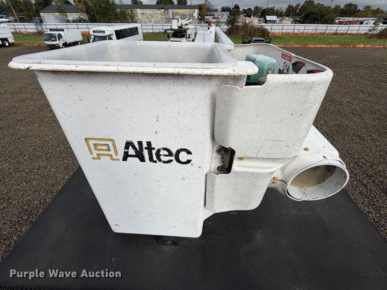 image for item YA4682 2015 Ford F750 Super Duty forestry bucket truck