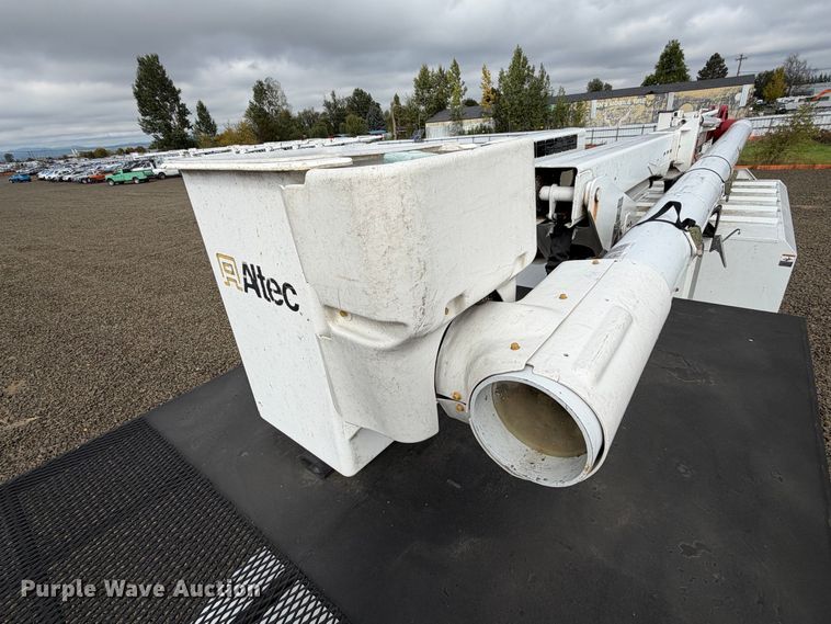 image for item YA4682 2015 Ford F750 Super Duty forestry bucket truck