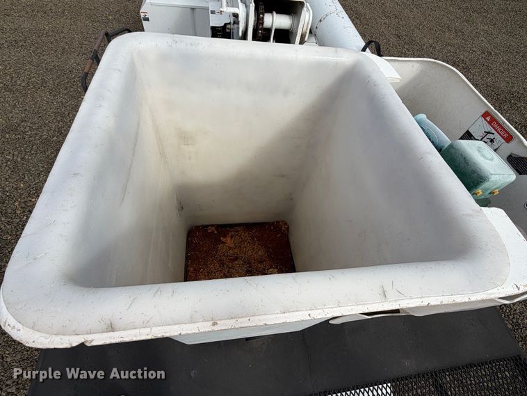 image for item YA4682 2015 Ford F750 Super Duty forestry bucket truck