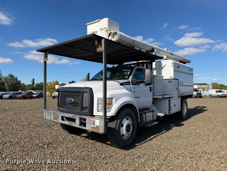 image for item YA4736 2016 Ford F750 Super Duty forestry bucket truck