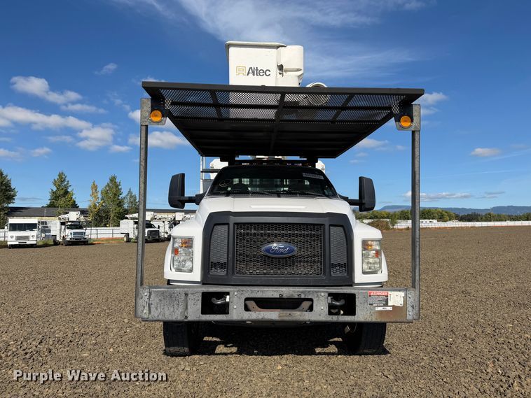 image for item YA4736 2016 Ford F750 Super Duty forestry bucket truck