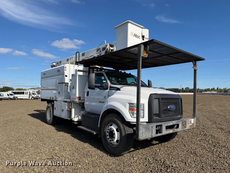 image for item YA4736 2016 Ford F750 Super Duty forestry bucket truck
