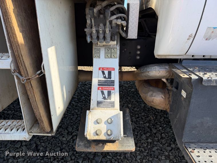 image for item YA4736 2016 Ford F750 Super Duty forestry bucket truck