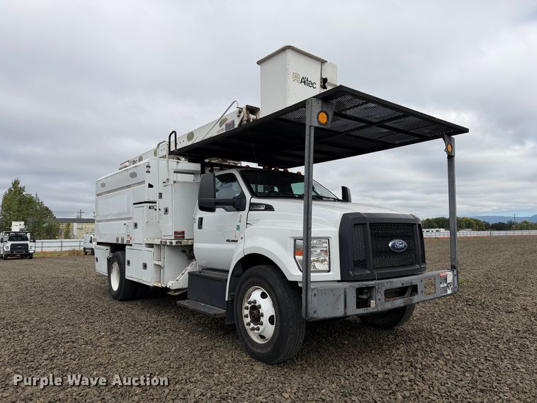 image for item YA4737 2016 Ford F750 Super Duty forestry bucket truck