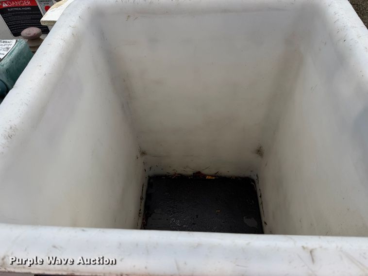 image for item YA4737 2016 Ford F750 Super Duty forestry bucket truck