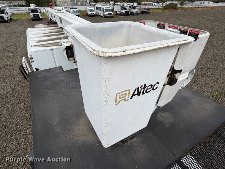 image for item YA4737 2016 Ford F750 Super Duty forestry bucket truck