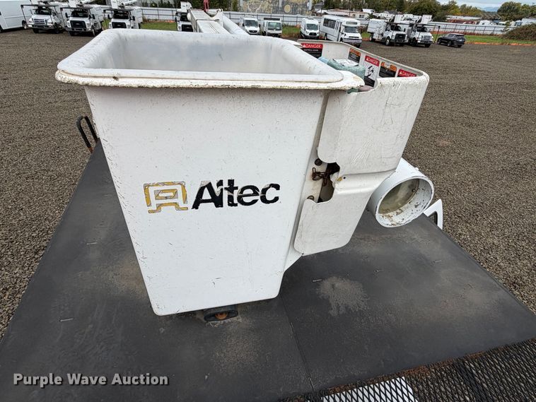 image for item YA4737 2016 Ford F750 Super Duty forestry bucket truck