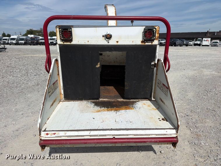 image for item YA4838 2017 Vermeer BC1000 wood chipper