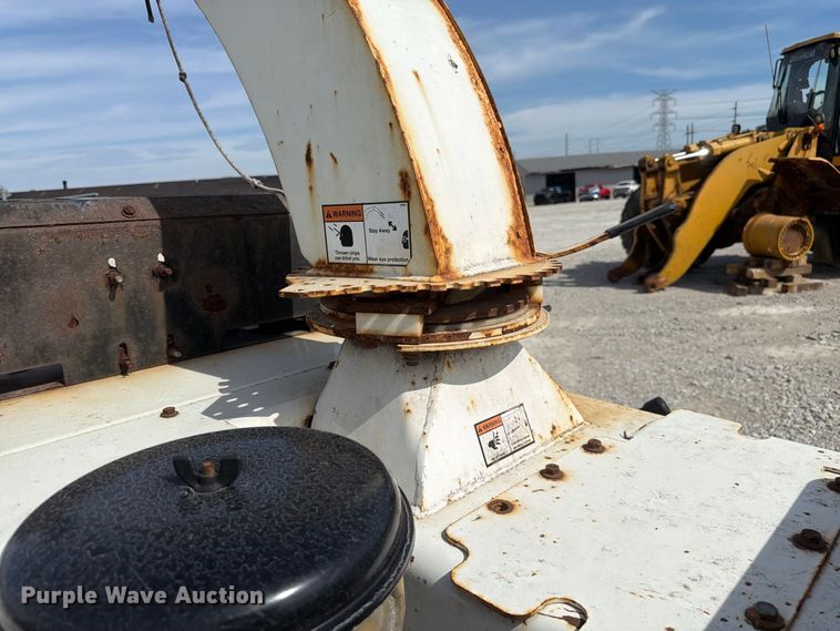 image for item YA4838 2017 Vermeer BC1000 wood chipper