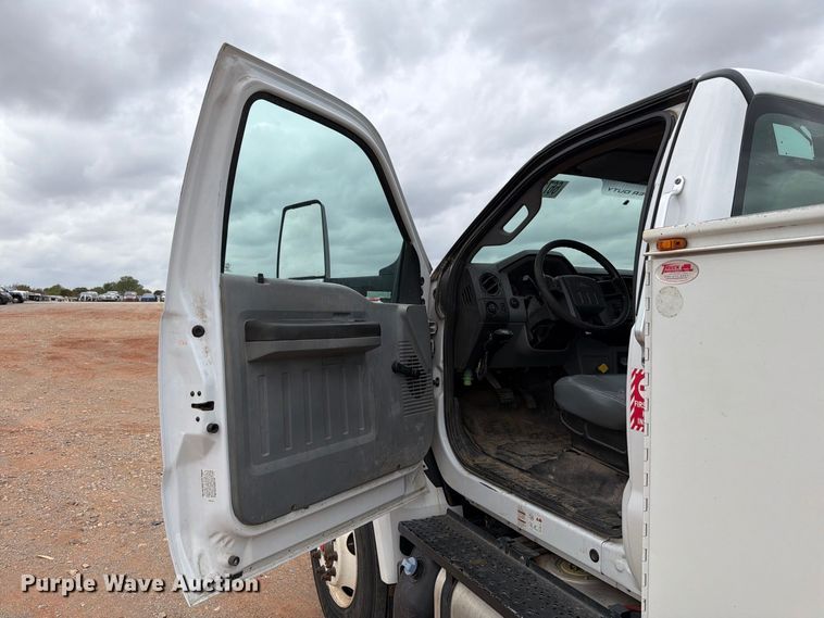 image for item YA4840 2017 Ford F750 Super Duty utility / service truck