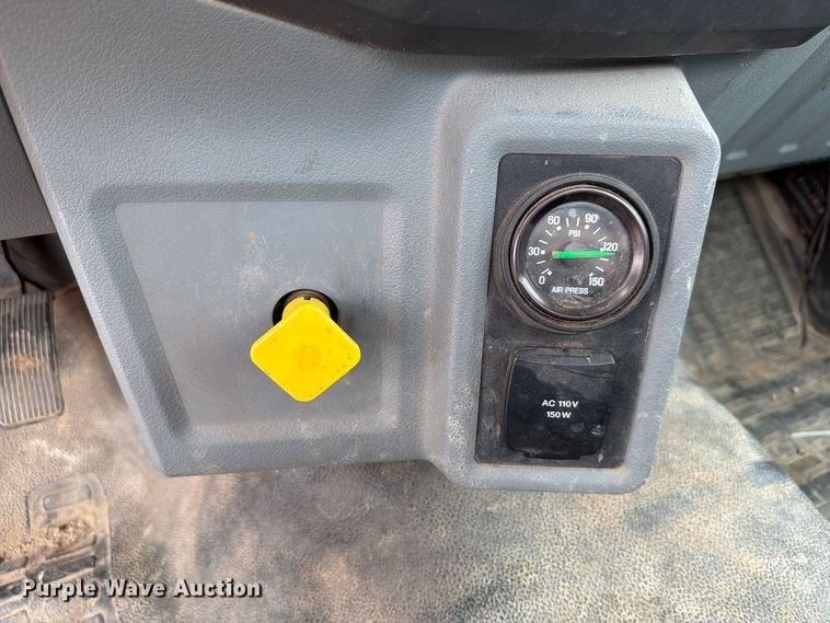 image for item YA4840 2017 Ford F750 Super Duty utility / service truck