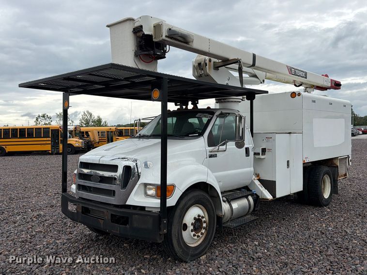 image for item YA4905 2015 Ford F750 Super Duty forestry bucket truck