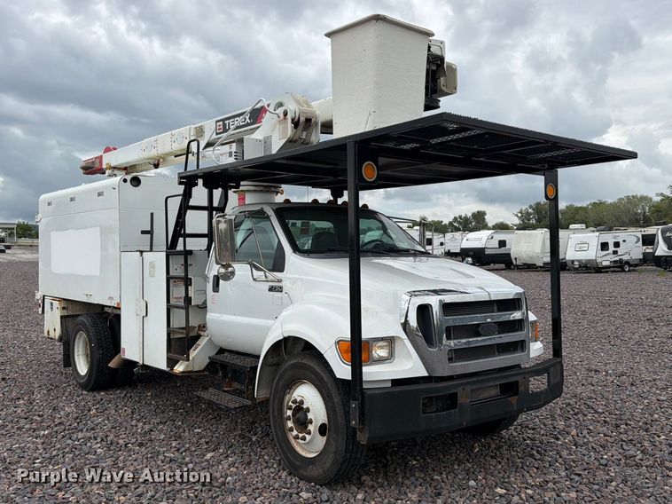 image for item YA4905 2015 Ford F750 Super Duty forestry bucket truck
