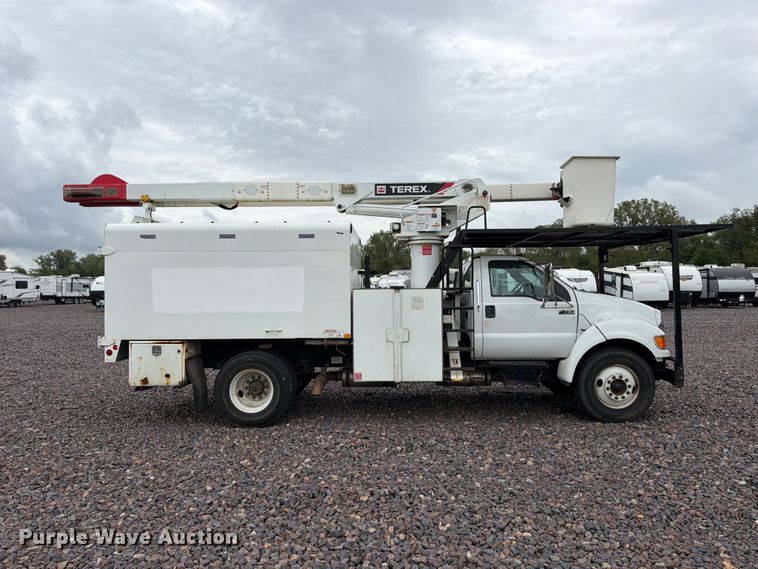 image for item YA4905 2015 Ford F750 Super Duty forestry bucket truck