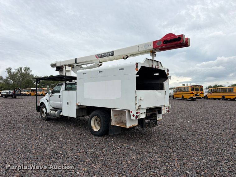 image for item YA4905 2015 Ford F750 Super Duty forestry bucket truck