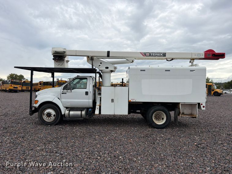 image for item YA4905 2015 Ford F750 Super Duty forestry bucket truck