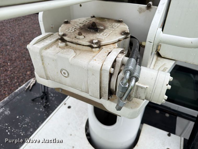 image for item YA4905 2015 Ford F750 Super Duty forestry bucket truck