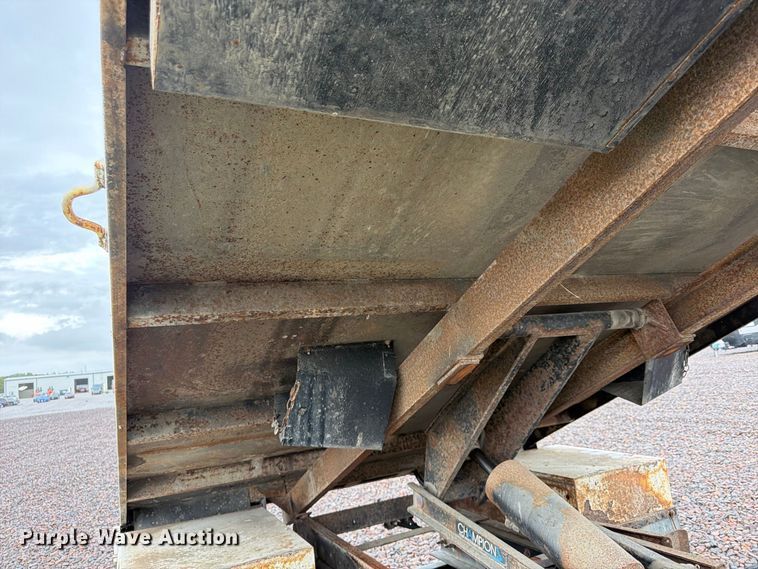 image for item YA4905 2015 Ford F750 Super Duty forestry bucket truck