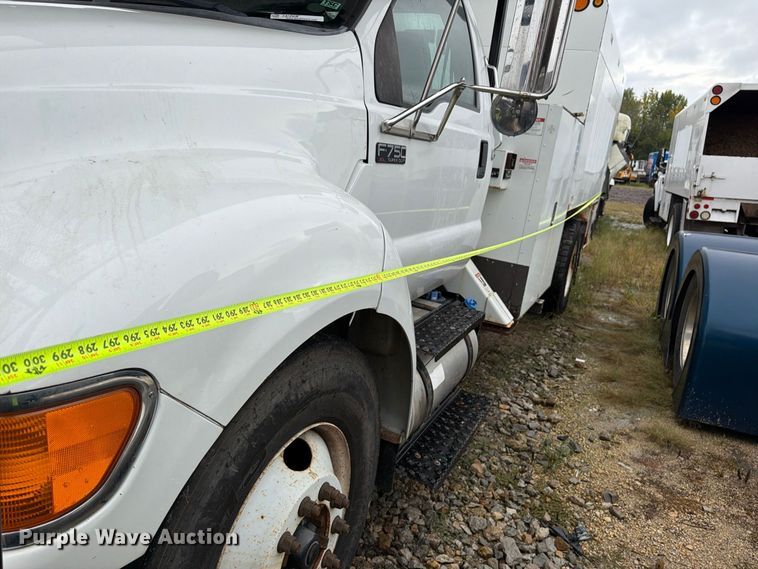 image for item YA4905 2015 Ford F750 Super Duty forestry bucket truck