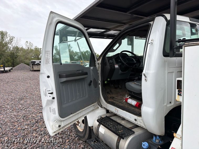 image for item YA4905 2015 Ford F750 Super Duty forestry bucket truck