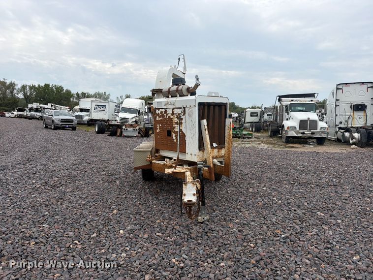 image for item YA4908 2009 Bandit 200 wood chipper