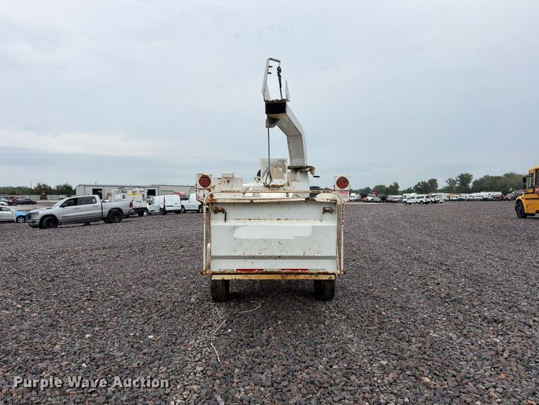 image for item YA4908 2009 Bandit 200 wood chipper