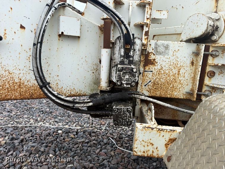 image for item YA4908 2009 Bandit 200 wood chipper