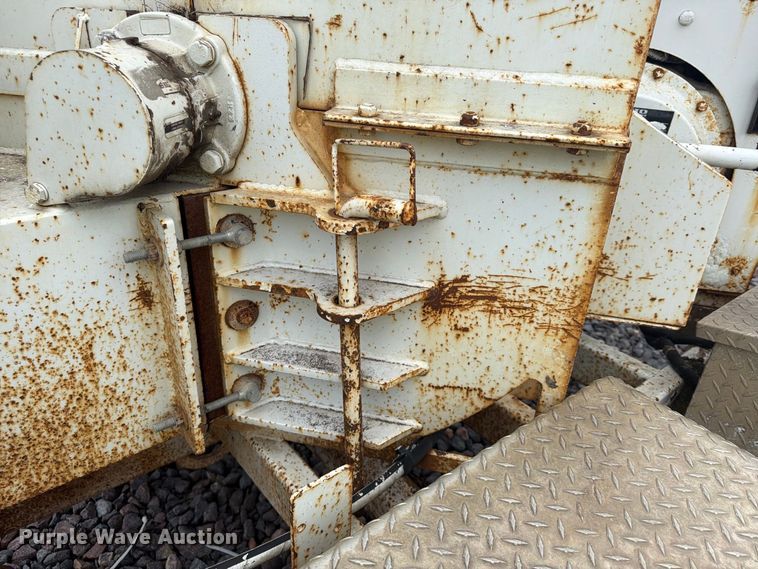 image for item YA4908 2009 Bandit 200 wood chipper