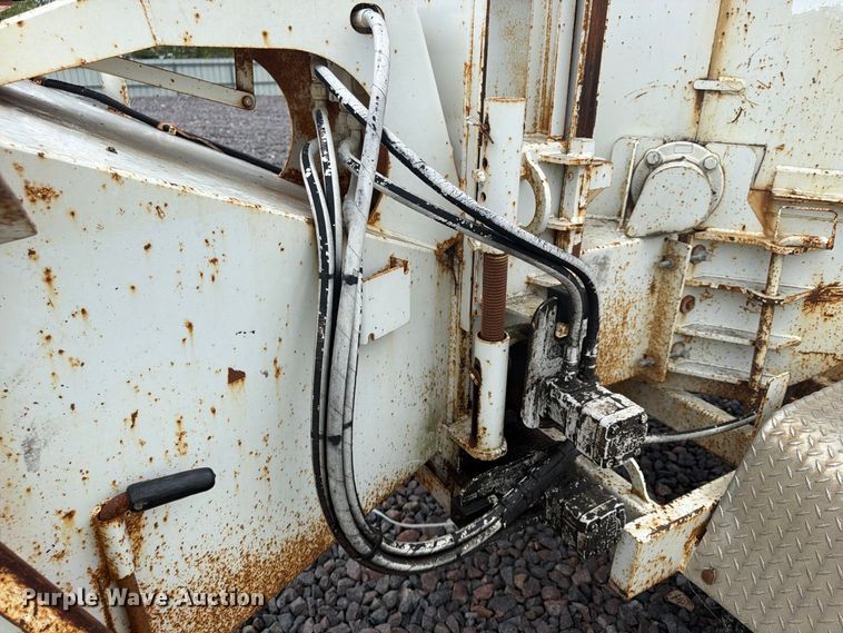 image for item YA4908 2009 Bandit 200 wood chipper