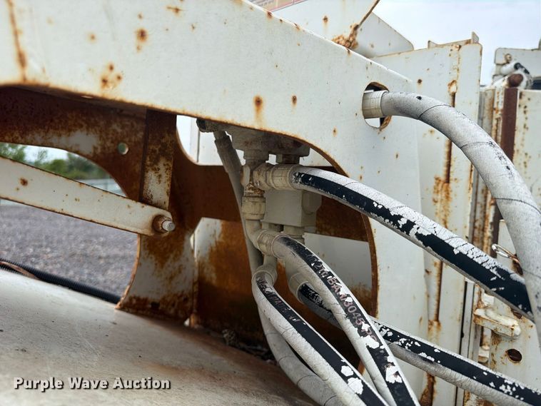 image for item YA4908 2009 Bandit 200 wood chipper