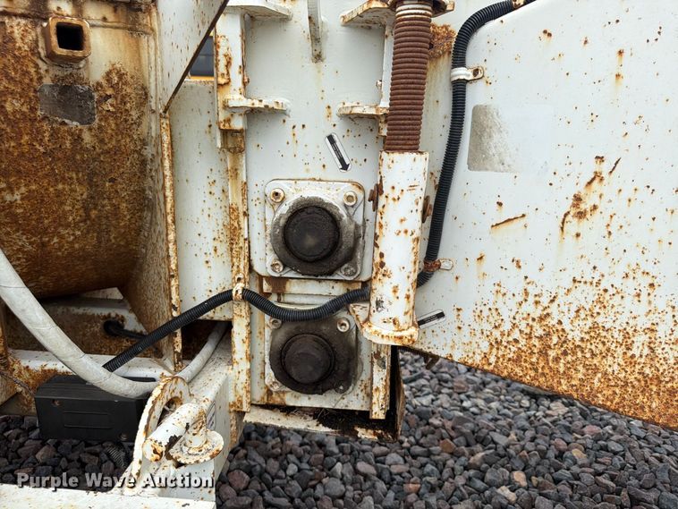 image for item YA4908 2009 Bandit 200 wood chipper