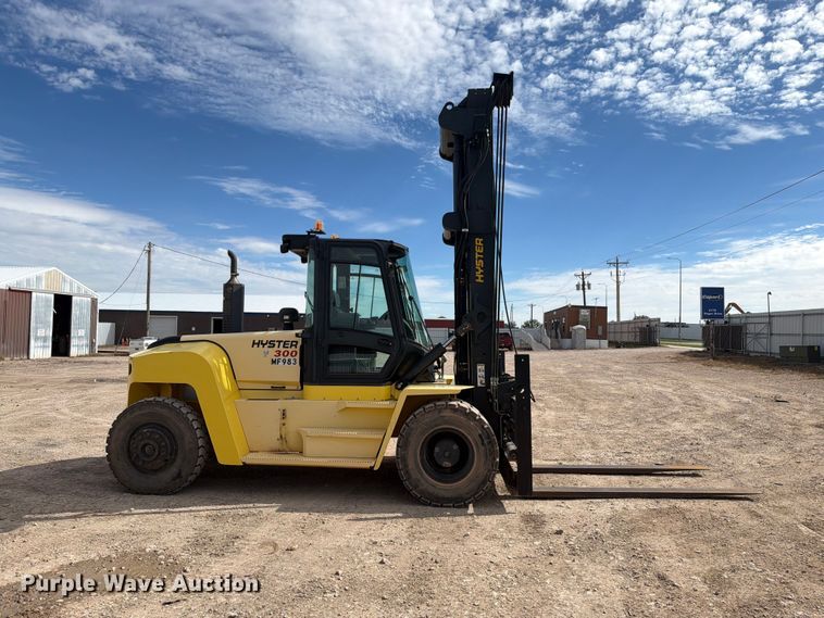 image for item YA4921 2015 Hyster H300HD2 forklift